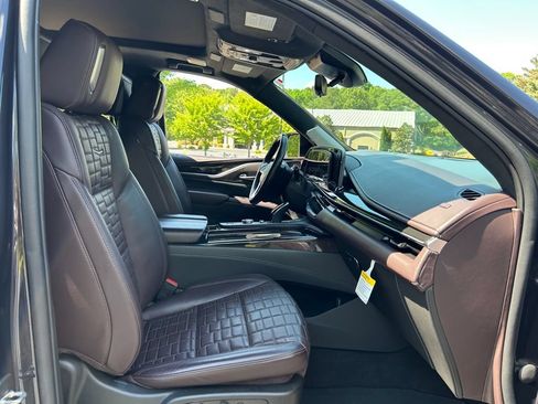 Used 2022 Cadillac Escalade Premium Luxury Platinum RWD image 55