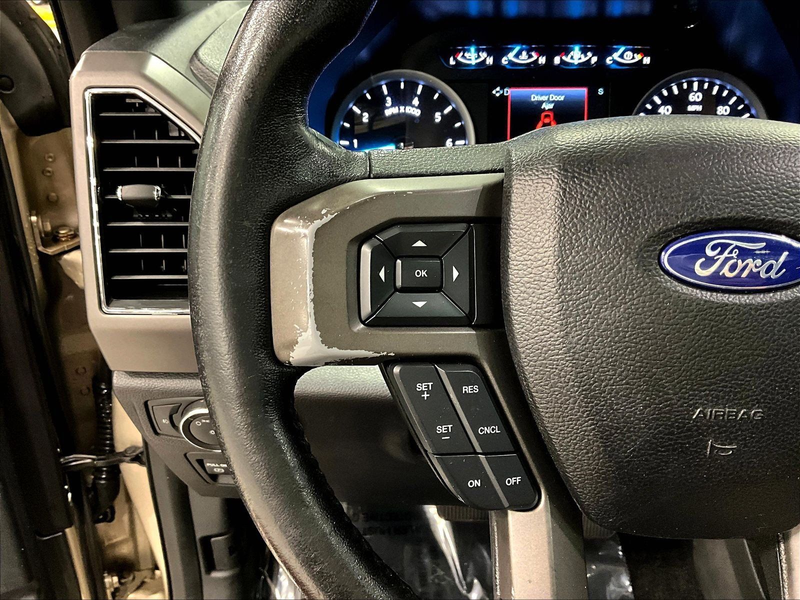 Used 2018 Ford Expedition XLT w/ Equipment Group 201A AWD/4WD image 11