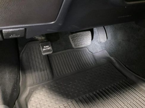 Used 2018 Toyota Avalon Limited image 37