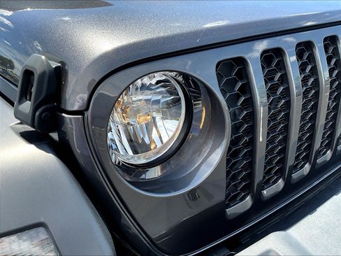 Used 2024 Jeep Wrangler Unlimited Sport AWD/4WD image 32