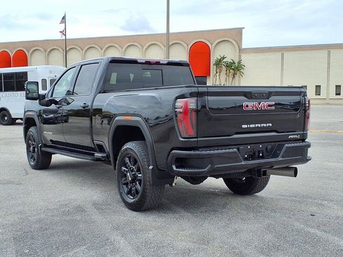 Used 2024 GMC Sierra 2500 AT4 w/ AT4 Premium Plus Package image 5