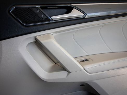 Used 2023 Volkswagen Tiguan SE R-Line image 19