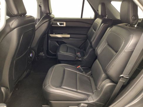Used 2020 Ford Explorer XLT w/ Equipment Group 202A RWD image 18