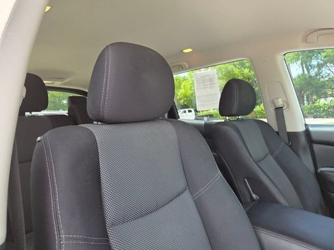 Used 2019 Nissan Pathfinder SV FWD image 16
