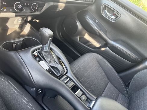 Used 2025 Honda HR-V LX image 27