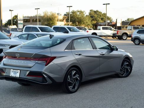 Used 2024 Hyundai Elantra Limited image 11