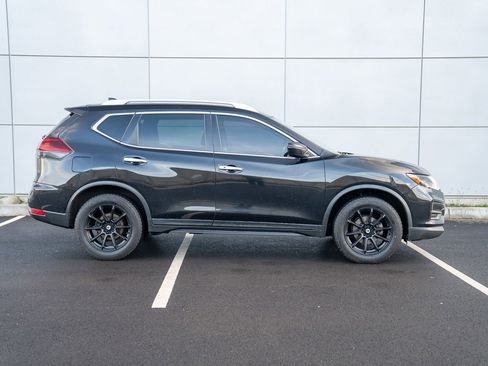 Used 2019 Nissan Rogue SV image 8