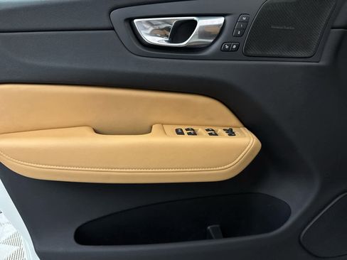 Used 2022 Volvo XC60 T8 Inscription w/ Advanced Package image 14