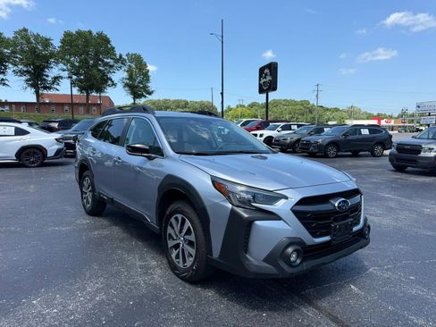 Used 2025 Subaru Outback Premium AWD/4WD image 8