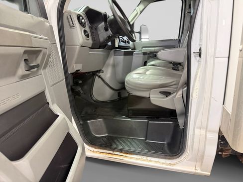 Used 2017 Ford E-350 and Econoline 350 Super Duty w/ Power Windows & Locks Group RWD image 36