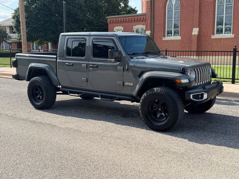 Used 2020 Jeep Gladiator Overland w/ LED Lighting Group AWD/4WD image 2