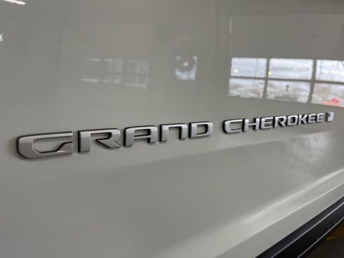 New 2025 Jeep Grand Cherokee L Limited w/ Luxury Tech Group II image 15