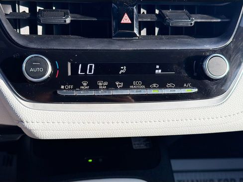 Used 2024 Toyota Corolla SE w/ SE Premium Package FWD image 32