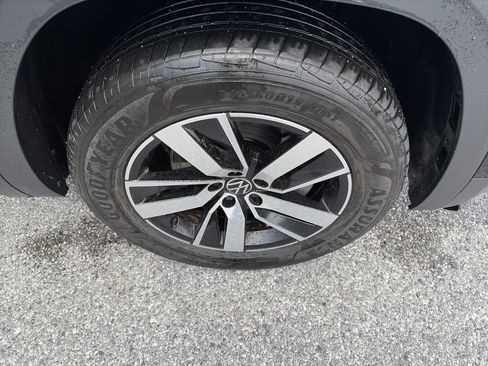 Used 2023 Volkswagen Atlas SE image 23