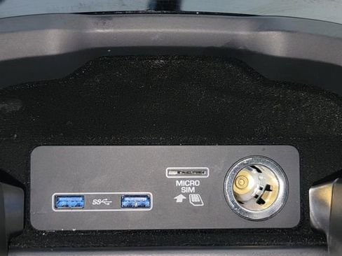 Used 2024 Land Rover Range Rover Velar Dynamic SE image 25