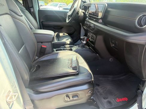 Used 2024 Jeep Wrangler Unlimited Sahara w/ Technology Group AWD/4WD image 21