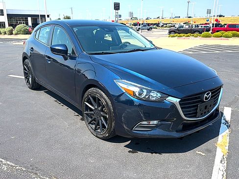 Used 2018 MAZDA MAZDA3 Touring FWD image 3