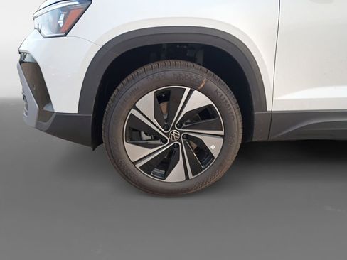 New 2025 Volkswagen Taos SE image 14