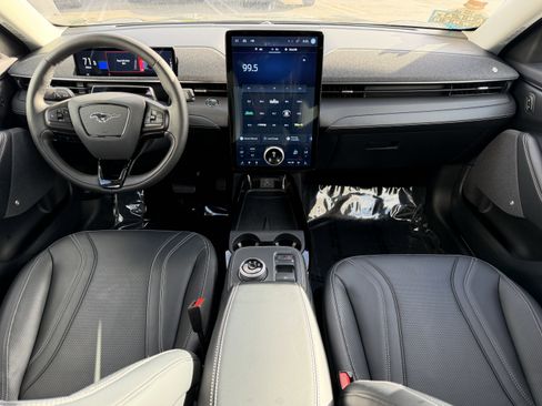 Used 2023 Ford Mustang Mach-E Premium image 21