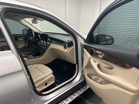 Used 2018 Mercedes-Benz GLC 300 4MATIC image 8