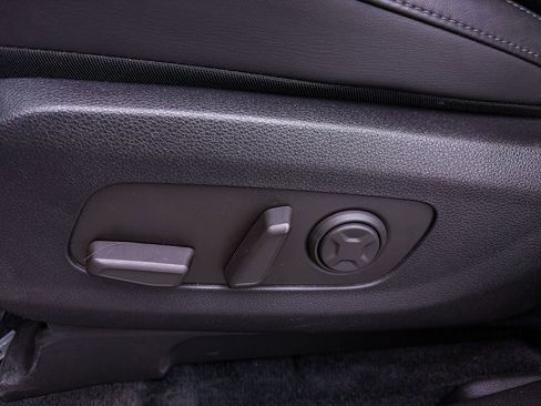 Used 2025 Kia Carnival EX image 19