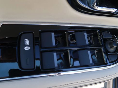 Used 2017 Jaguar XJ R-Sport image 27