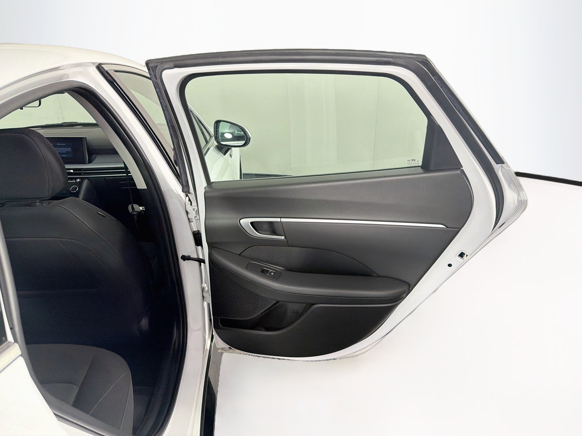Used 2025 Hyundai Sonata SEL FWD image 31