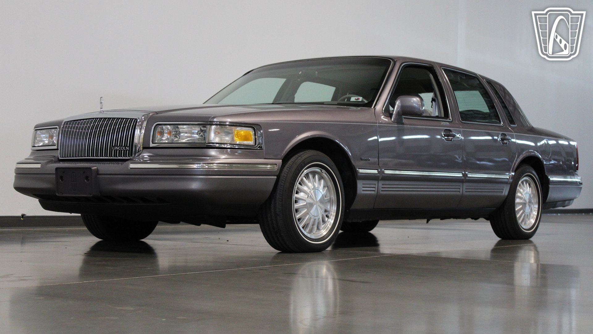 Used 1996 Lincoln Town Car Signature RWD image 37