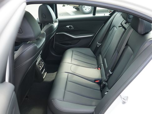 Used 2025 BMW 330i xDrive Sedan w/ Convenience Package image 22