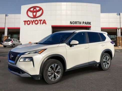 Used 2023 Nissan Rogue SV image 1