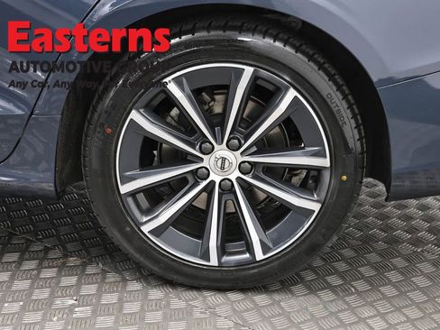 Used 2022 Volvo S60 B5 Momentum image 32