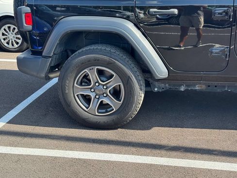 Used 2018 Jeep Wrangler Unlimited Sport S AWD/4WD image 14