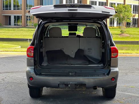 Used 2014 Toyota Sequoia SR5 RWD image 38