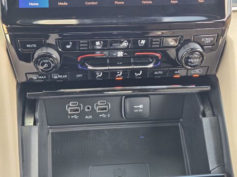 New 2025 Jeep Grand Cherokee Limited w/ Luxury Tech Group II image 17