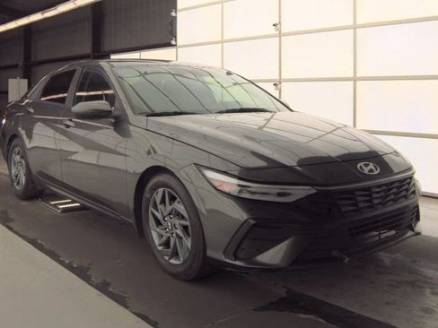 Used 2024 Hyundai Elantra SEL image 5