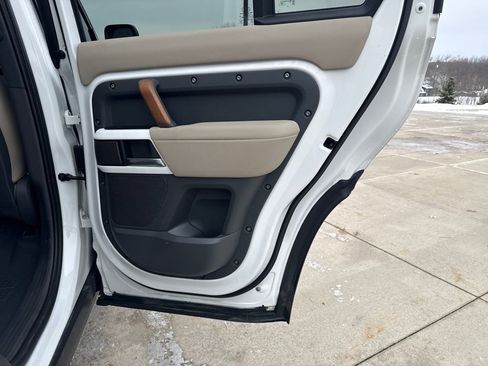 Used 2023 Land Rover Defender 110 SE image 19