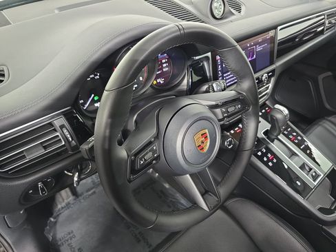 Certified 2026 Porsche Macan AWD/4WD image 4