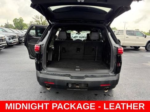 Used 2022 Chevrolet Traverse LT w/ LPO, Blackout Package FWD image 17