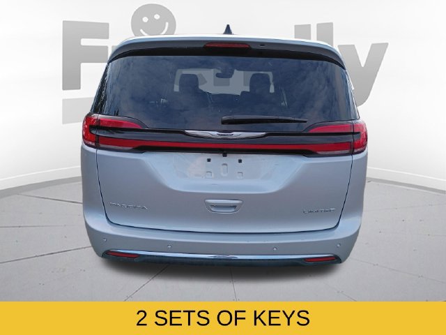 Used 2026 Chrysler Pacifica Limited FWD image 6
