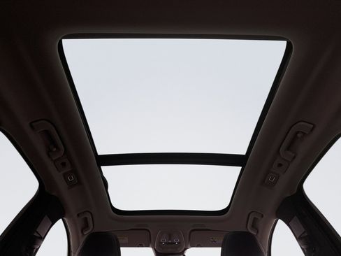 Used 2022 Volvo XC60 B5 Momentum w/ Climate Package image 19