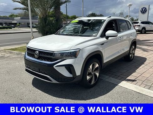 Certified 2023 Volkswagen Taos SE w/ Panoramic Sunroof Package AWD/4WD image 3