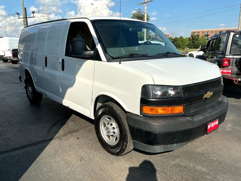 Used 2019 Chevrolet Express 3500 w/ Driver Convenience Package image 3