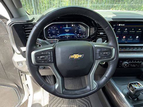 Used 2022 Chevrolet Silverado 1500 LTZ AWD/4WD image 15