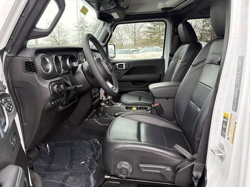 Used 2023 Jeep Wrangler Unlimited Sahara w/ Cold Weather Group AWD/4WD image 12