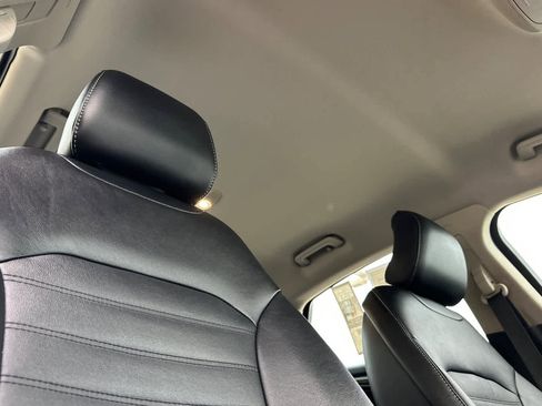 Used 2017 Ford Fusion SE w/ Fusion SE Technology Package image 15