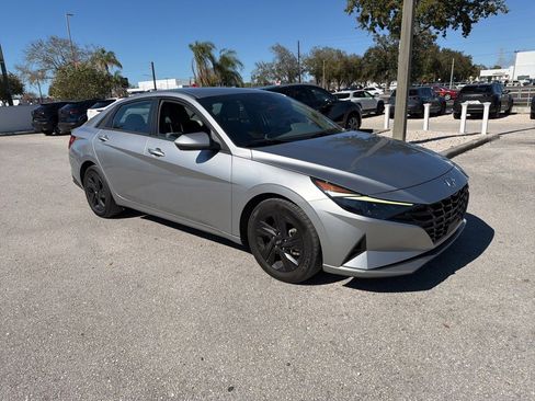 Used 2021 Hyundai Elantra SEL w/ Convenience Package image 5