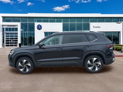 New 2026 Volkswagen Taos SE AWD/4WD image 8