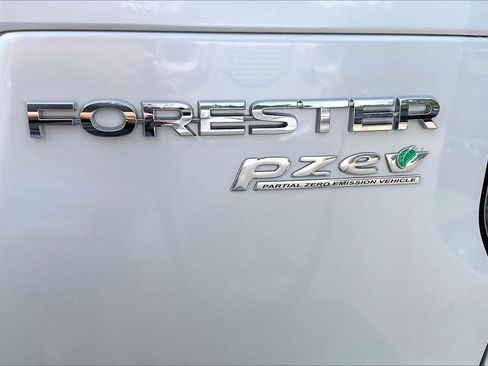 Used 2014 Subaru Forester 2.5i AWD/4WD image 10