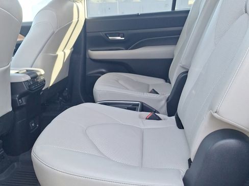 Used 2024 Toyota Grand Highlander Platinum image 15
