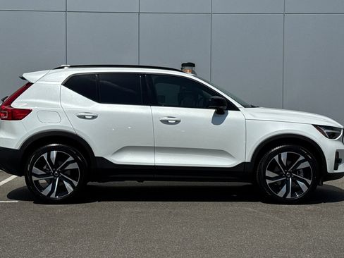 Used 2024 Volvo XC40 B5 Ultimate w/ Protection Package Premier AWD/4WD image 6